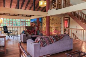 Spacious entire house with awesome mountain views