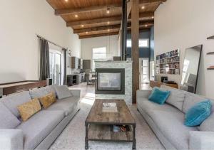 Large Modern Home in Squamish