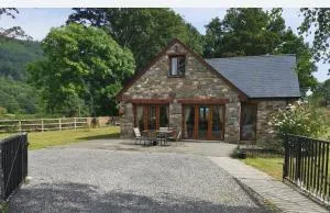 Cottage with 360 views - Pont Newydd