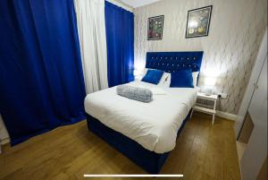 Modern Luxury 2 bed Apartment, Sleeps 5