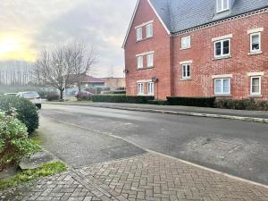 Spacious 4-Bedroom Home Canterbury with Free Parking