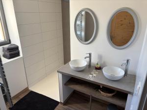 Maisons de vacances Maison de charme avec piscine chauffee : photos des chambres