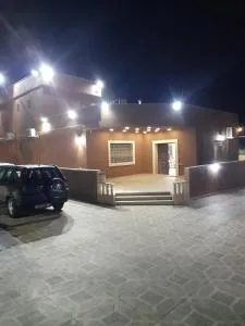 Wildstrawberryvilla - Kufr Khall