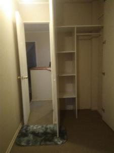 1 o 2 Dormitorios pequeños, 1 baño privado, estacionamiento, cerca aeropuerto, metro Pajaritos