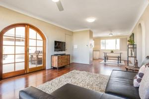 Tranquil Arches Indooroopilly