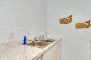 Florida Unit Steps from Indian Rocks Beach Access!