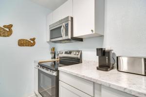 Florida Unit Steps from Indian Rocks Beach Access!