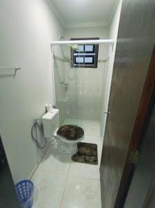 Linda casa temporada acomoda até 10 pessoas