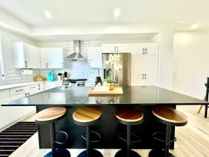 Modern Tuxedo 3 Bedroom - Devon