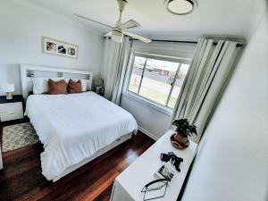 Stylish home with hot tub and ping pong table!