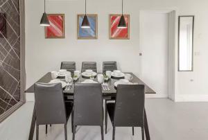 El Poblado 4 Bedrooms 3 Baths Terrace Privacy