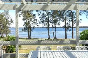 Stunning Lakefront Home with Bonus Studio - Toukley