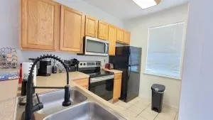 2 Master Suite Apartment near North Florida Regional Med, UF Health, & Mall - West Hills