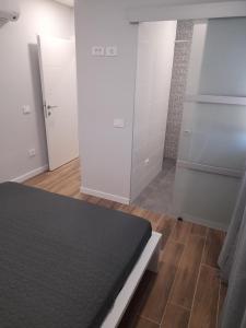 Apartments by the sea Nin, Zadar - 23664