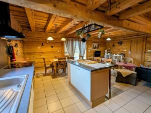 Maisons de vacances Chalet tout confort en bois, Wifi, Animaux admis - FR-1-589-756 : photos des chambres