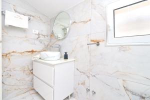 Seaside family friendly house with a swimming pool Cove Slatina, Korcula - 23711