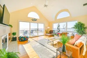 Bayfront Home in Patchogue with Deck and Fishing Dock - Patchogue