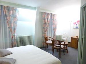 Hotels Logis Hostellerie Saint Louis : photos des chambres