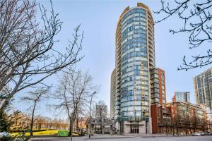 Cozy Condo! Central Location! Plus One Free Parking! - 3hvězdičkové hotely ve městě Vancouver