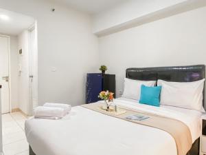 Cozy Living Studio with Direct Access to Pool and Gym at Springlake Summarecon Bekasi By Travelio