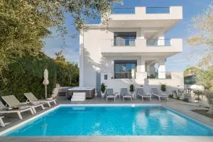 Royal View Villa - Private Pool & Hot Tub - Lagópodhon