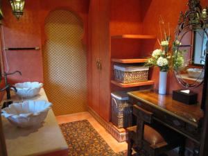 Phòng Đôi Phổ Thông Siêu Hạng - Nhận Phòng Sau 6:00 Chiều (Super Economy Double Room - Check-in After 6:00 PM)
