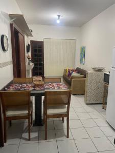 Apto térreo a uma quadra do mar