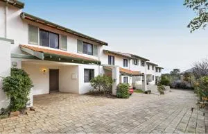 Charming South Perth Bungalow - Como