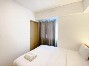 Spacious and Homey 2BR with Work Space at Meikarta Apartment By Travelio