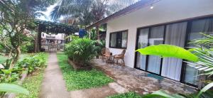 Spacious Loft with garden in the heart of el nido town