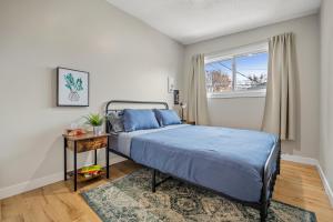 Comfy, Cozy, Central Calgary, 2BR and 1BTH