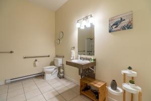Sunny Downtown Loft with AC, Unit #2