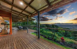 Mountain Retreat with ocean views and fireplace