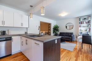 Gorgeous & Sunny Executive Suite #2, AC
