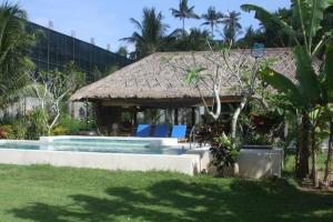 Pool villa not overlooked