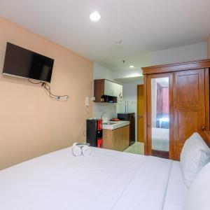 Classic and Cozy Studio at Cinere Bellevue Suites Apartment By Travelio