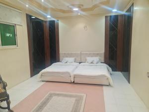 شقة مجلس وغرفة نوم x