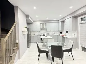 4-Bdrm Comfort with Fireplace mins from Downtown - Wainfleet