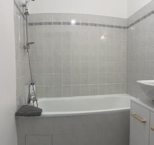 5 min Versailles & Golf National