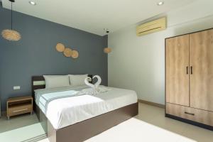 V129 Walking To Award winning Naiharn Beach 4BR