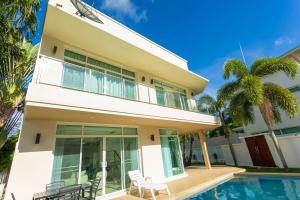 V129 Walking To Award winning Naiharn Beach 4BR