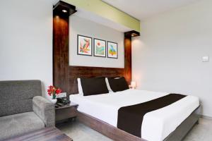 Super Townhouse Anand Formerly Hotel The Maison