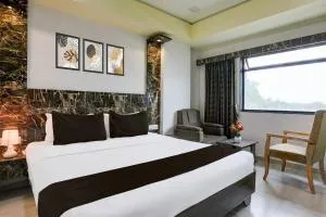 Super Townhouse Anand Formerly Hotel The Maison - Vāsad