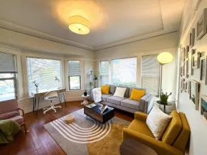 Bright, Modern & Artsy Space - Piedmont