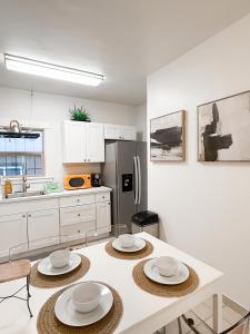 Bright, Modern & Artsy Space