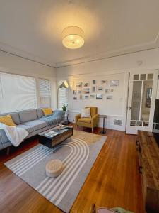 Bright, Modern & Artsy Space