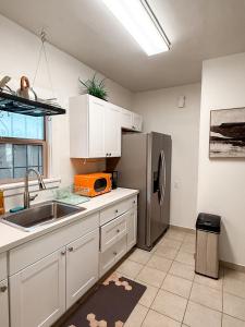 Bright, Modern & Artsy Space