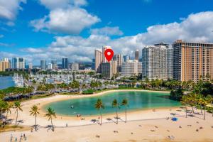 Oceanfront Renovated Getaway in Waikiki