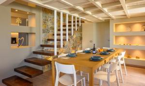 Victorias Luxury Apartment - Private pool, Jacuzzi, Fireplace