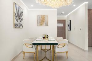 Elegant 2BR with Balcony and Burj Khalifa Skyline Views